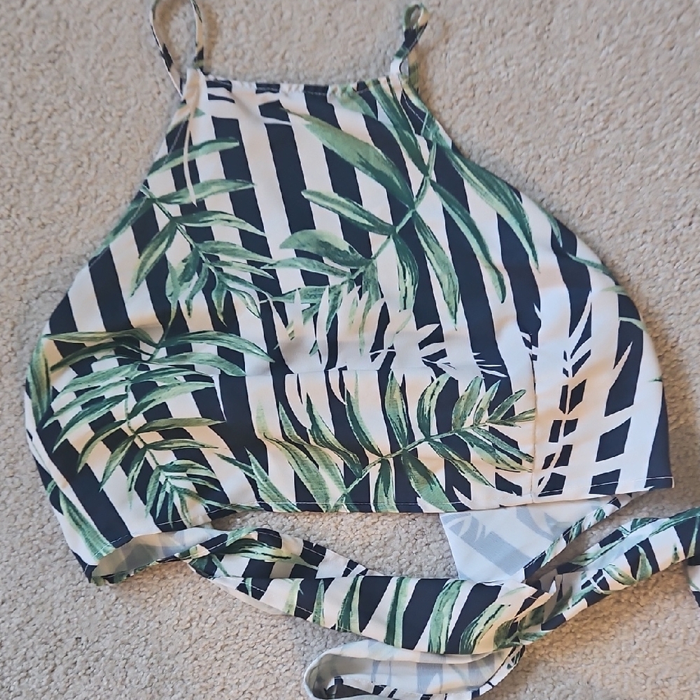 AKIRA Beige and Green Patterned Top